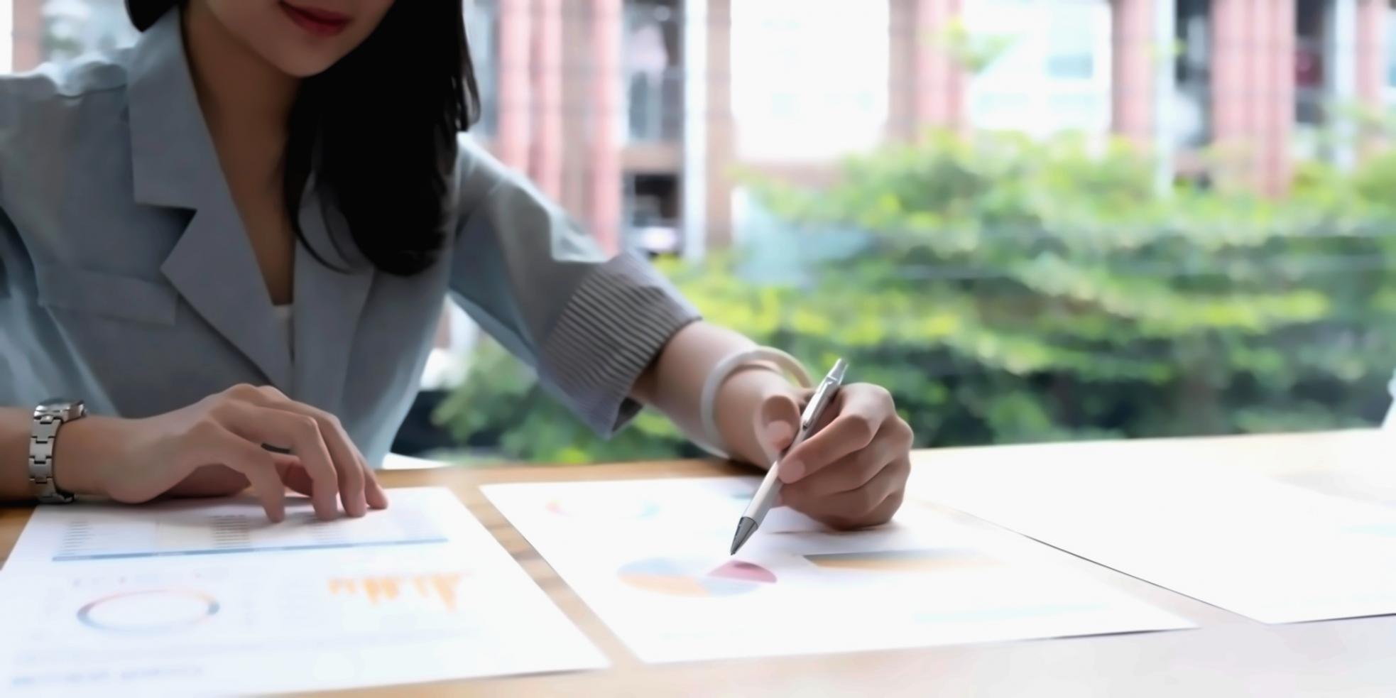 Birebir eğitim oturumunda öğretmen ile öğrenci çalışması